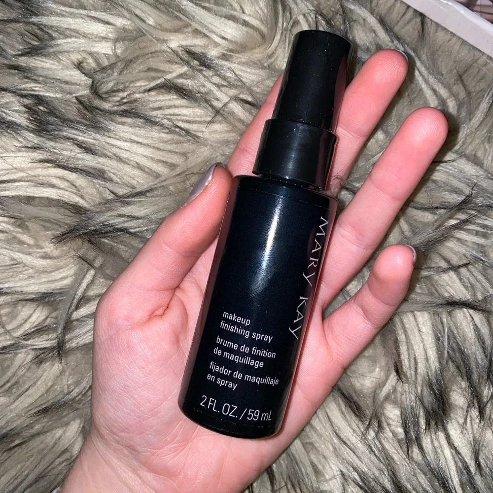 💋NWT Revealed Smoky Palette & Setting Spray! - Picture 2 of 5